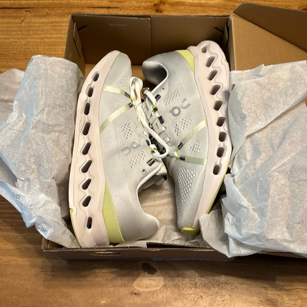On Running Cloudsurfer White/Sand - 9.5